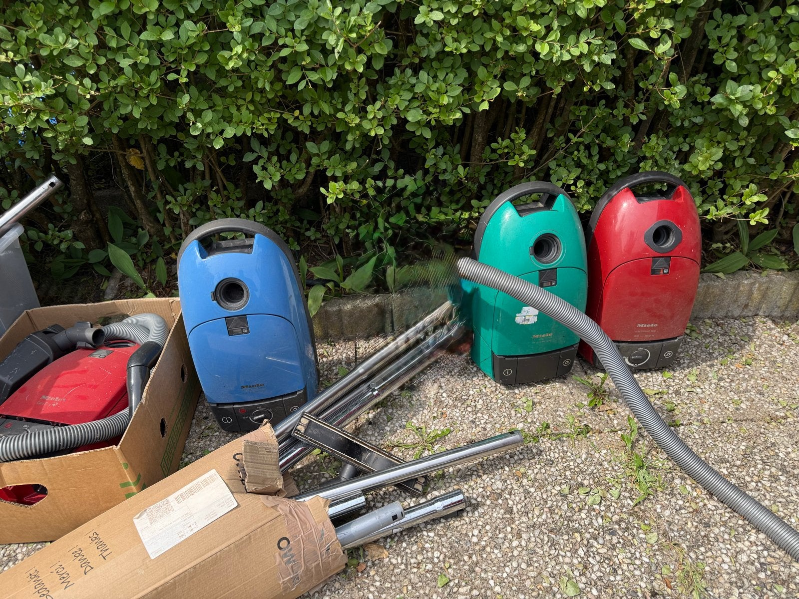 Miele stofzuigers (4 stuks)  - compleet , alles werkt, Inclusief accessoires, Gebruikt, Miele, Sledestofzuiger