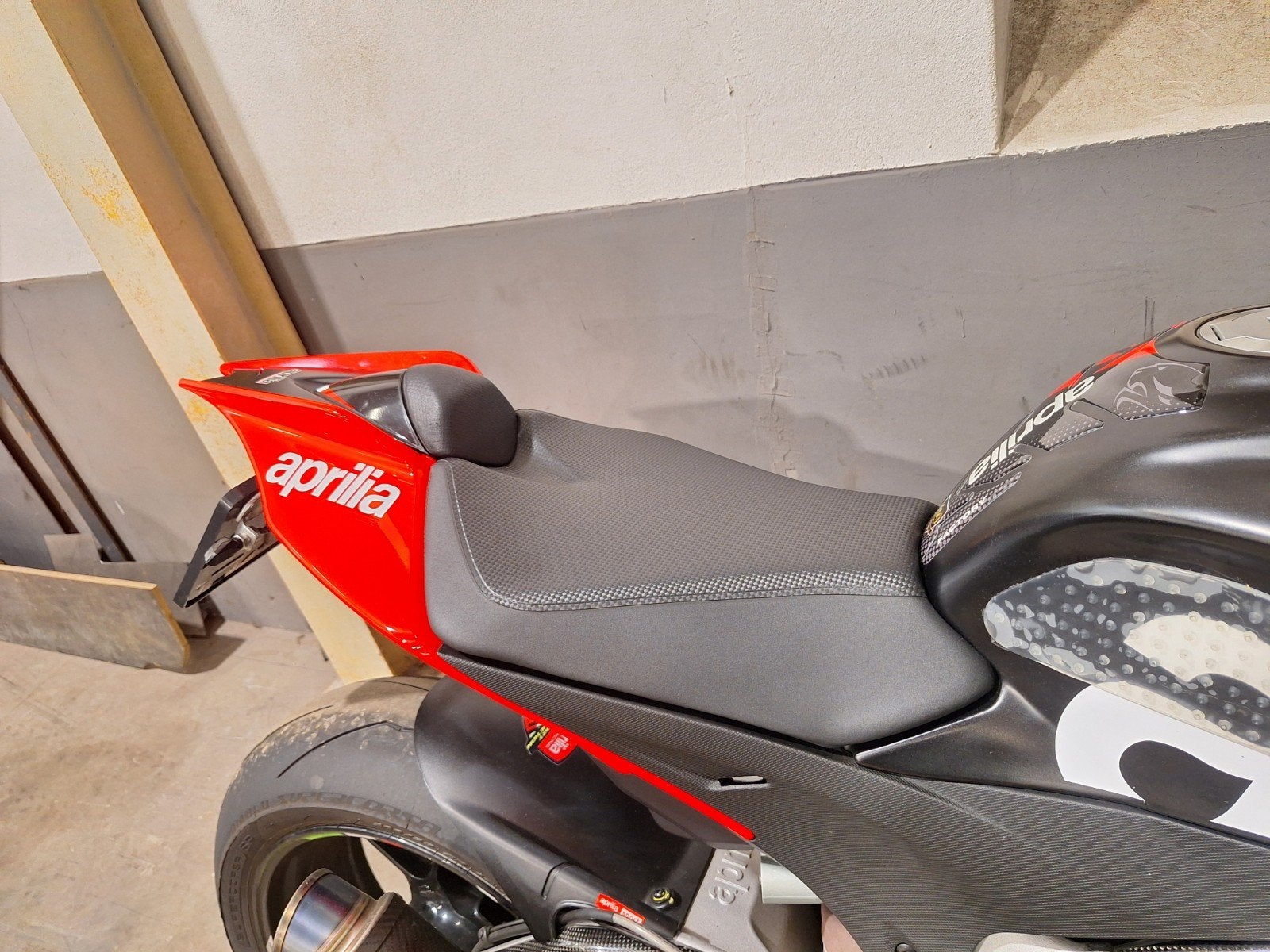 Foto 7 van DIKSTE Aprilia Tuono V4 APRC Hyper Naked carbon RSV4 MT09