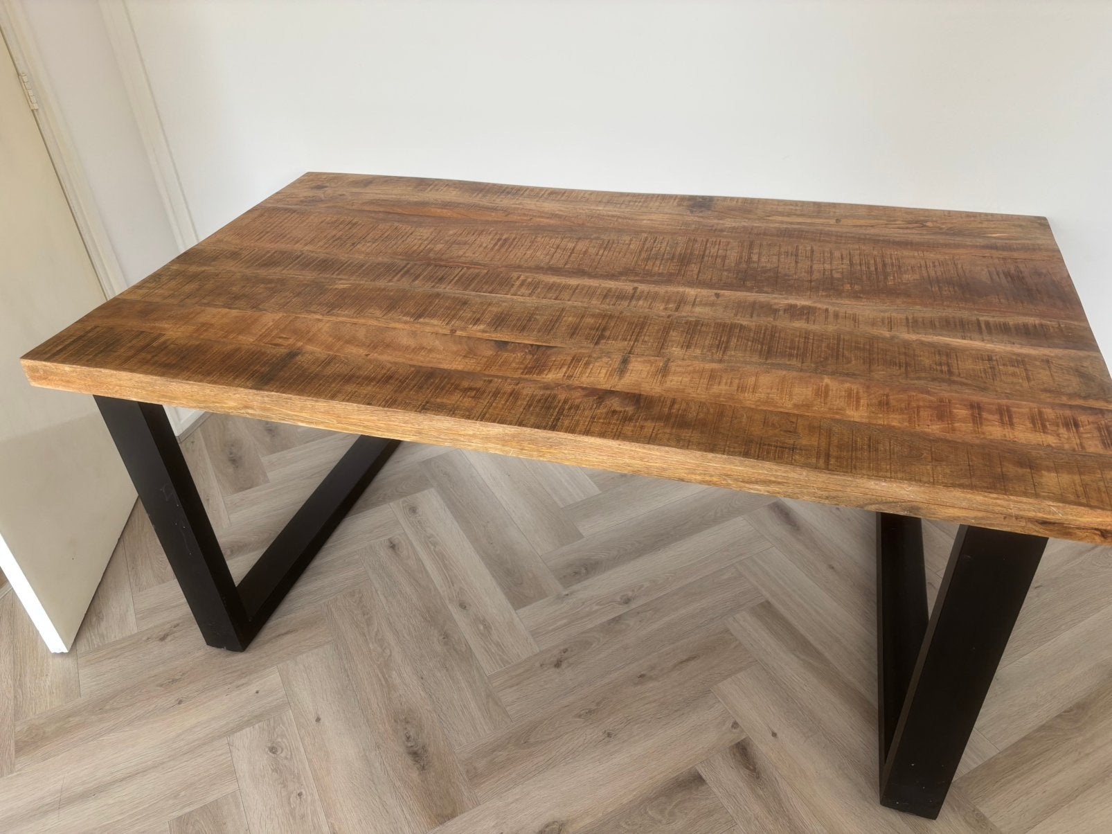 Mangohouten eettafel met zwart metalen A-poten, Ophalen of Verzenden, Zo goed als nieuw, Rechthoekig, 50 tot 100 cm
