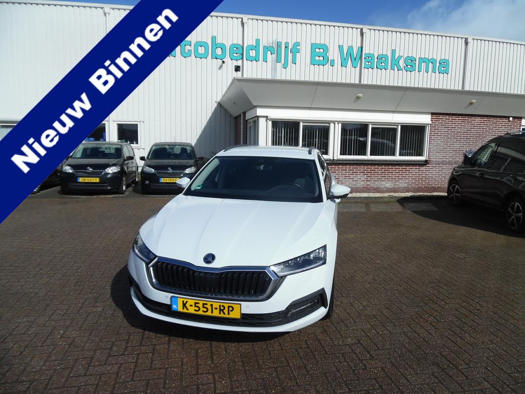 Skoda Octavia Combi 1.0 TSI Business Edition (bj 2021), Auto's, Skoda, Parkeersensor, Stof, Gebruikt, Wit