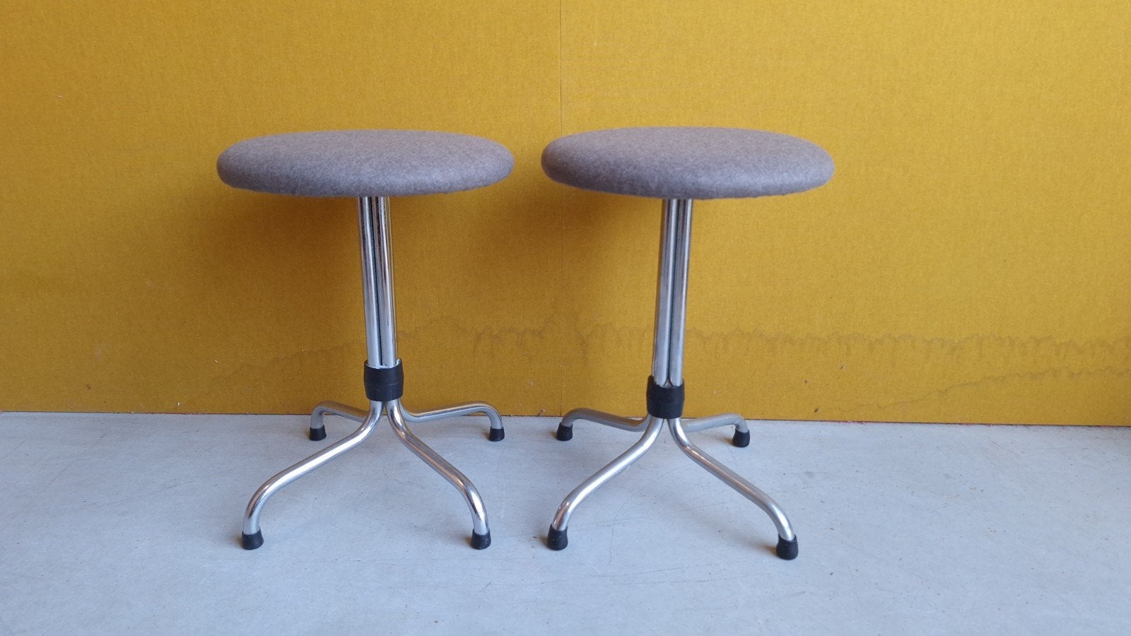 vintage Brabantia krukken met nieuwe stoffering, wol, Gebruikt, Vintage, Ophalen of Verzenden, Nvt