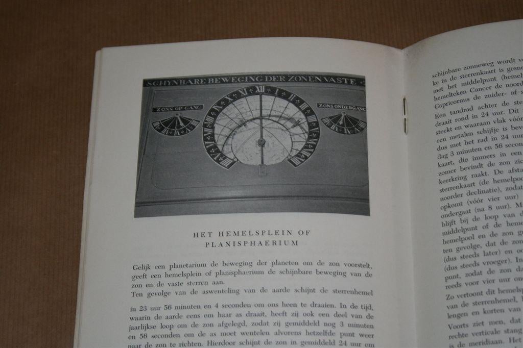 Het planetarium van Eise Eisinga — 1956, Ophalen of Verzenden, Gelezen, Natuurwetenschap
