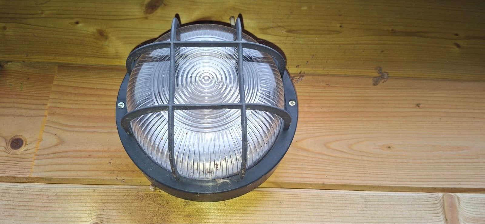 Robuuste buitenlamp - perfect voor tuin of schuur, Gebruikt, Minder dan 50 watt, Wandlamp, Ophalen of Verzenden