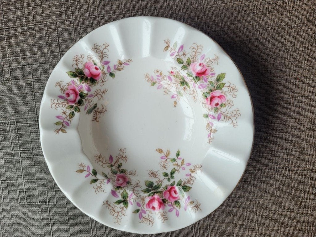 Royal albert lavender rose asbakje/schaaltje, Ophalen of Verzenden, Overige stijlen, Porselein, Royal Albert