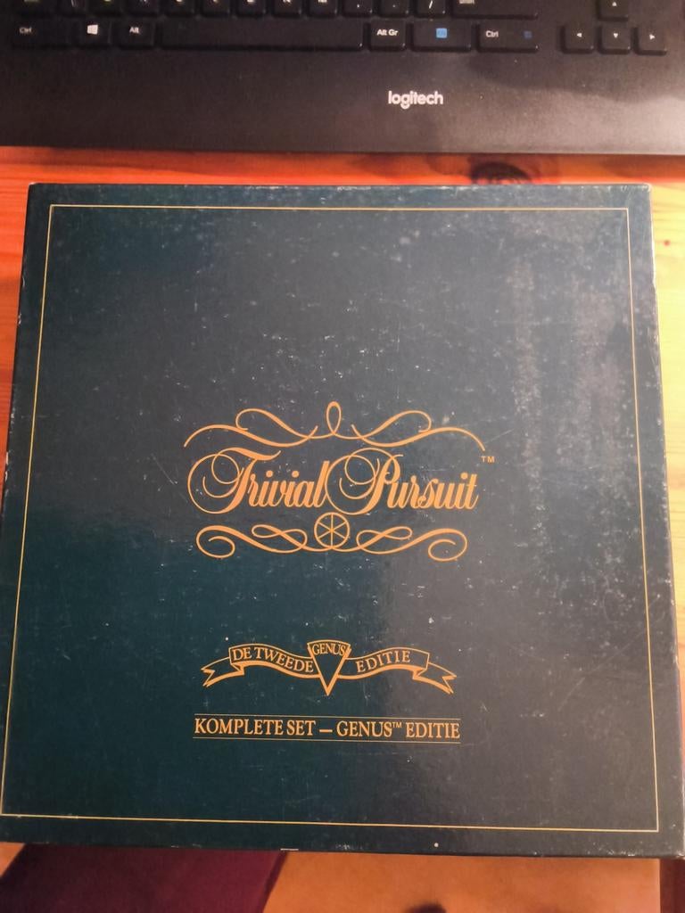 Trivial Pursuit Tweede Genus Editie + Beperkte Oplage 1996, Vijf spelers of meer, Ophalen of Verzenden, Gebruikt, Parker Brothers