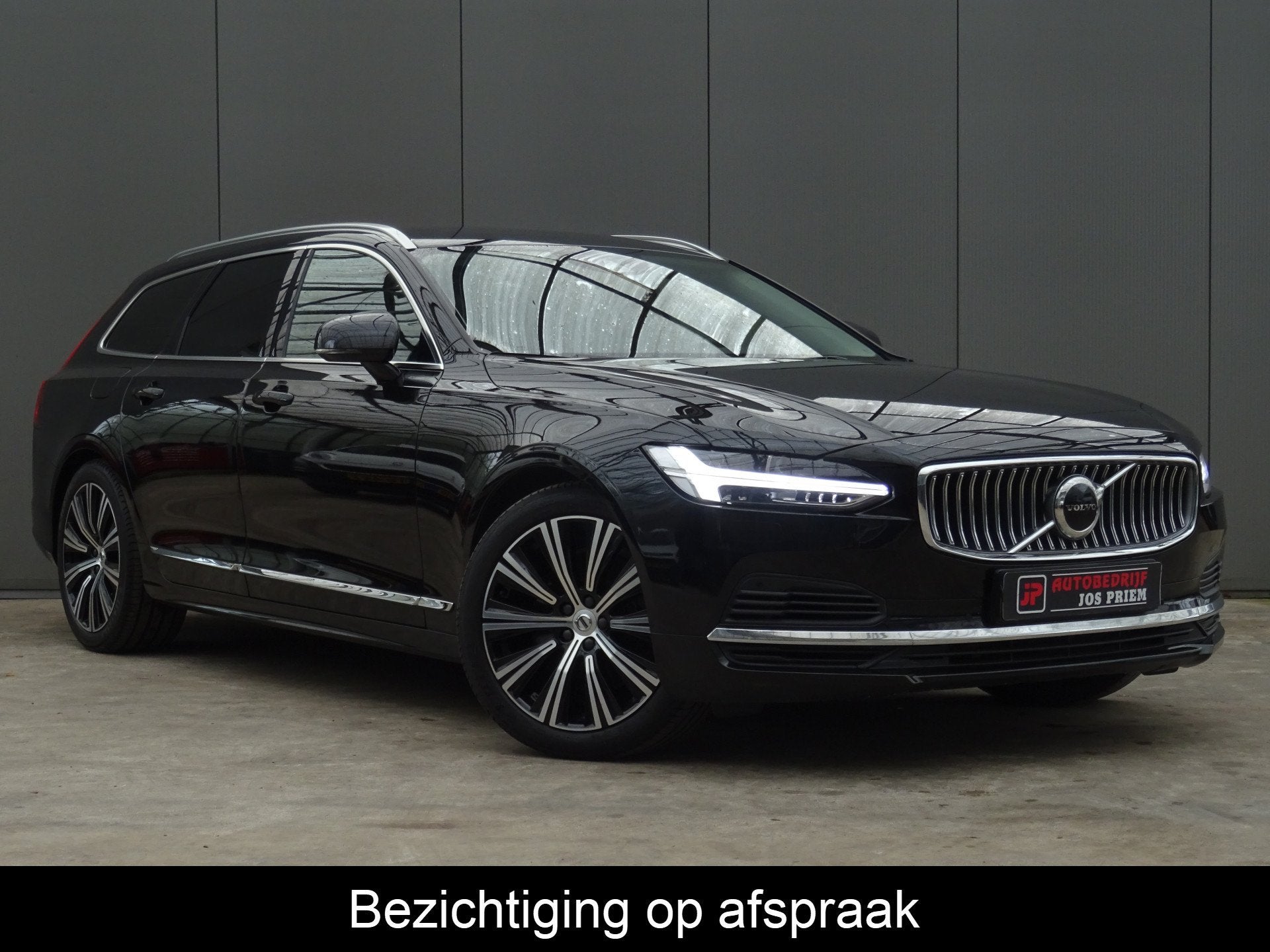 Volvo V90 2.0 T6 AWD R-Design * CARPLAY * 19 INCH * TREKHAAK, Automaat, Stof, Zwart, 4 cilinders