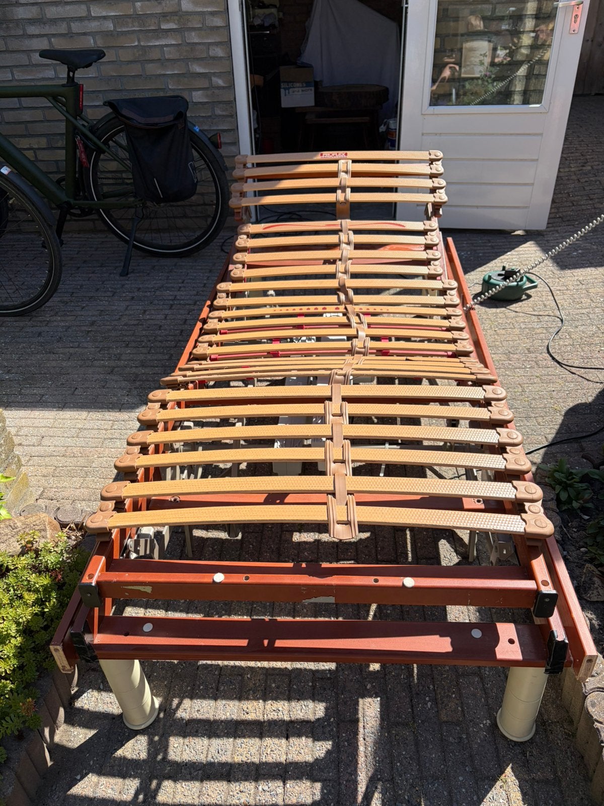 Electrische verstelbare lattenbodem (seniorenbed) 90x200 cm, Ophalen, 90 cm, Eenpersoons, Zo goed als nieuw