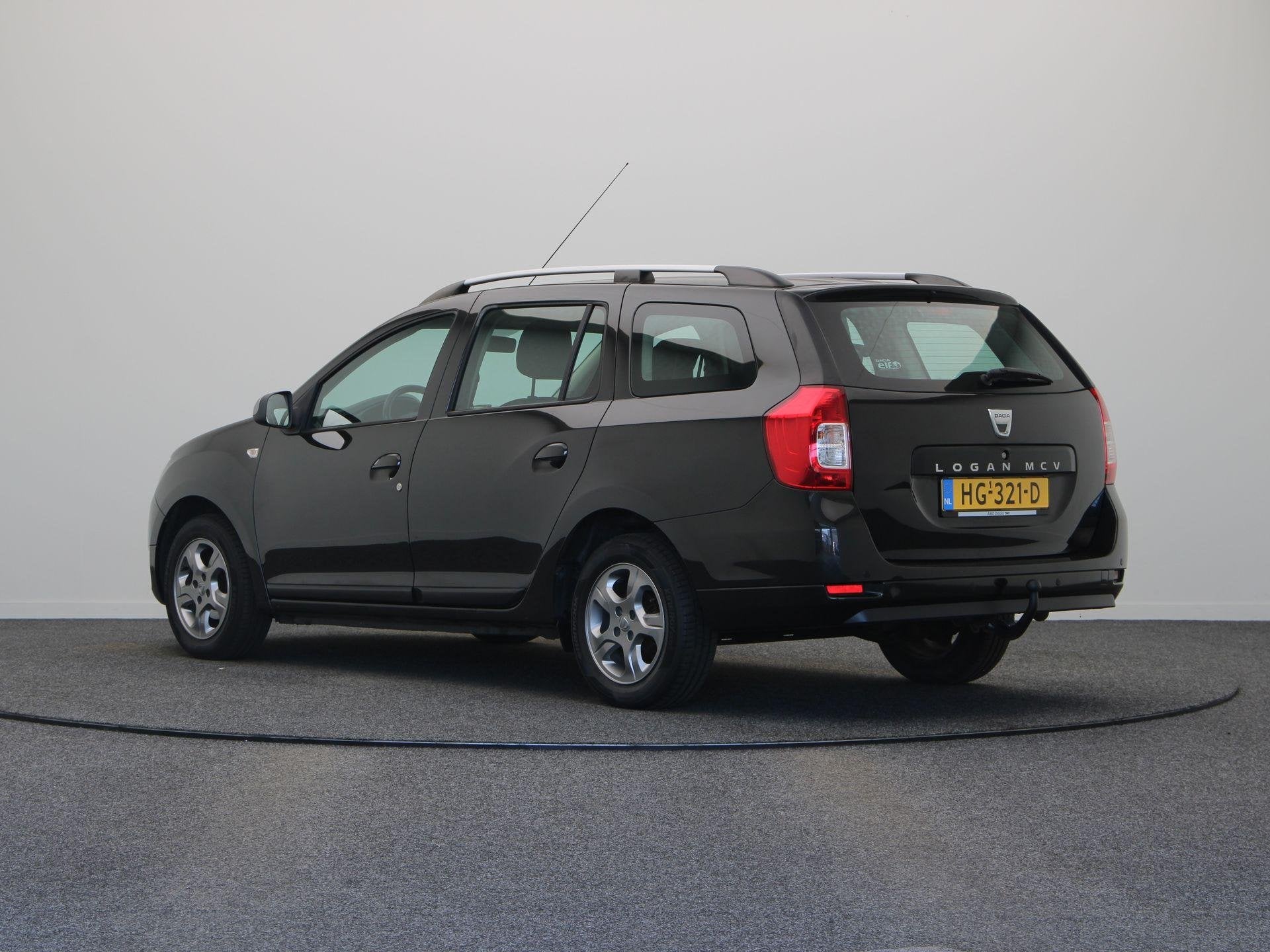 Dacia Logan MCV TCe 90pk 10th Anniversary | Trekhaak | Cruis, Auto's, Dacia, Voorwielaandrijving, Stof, Parkeersensor, Zwart