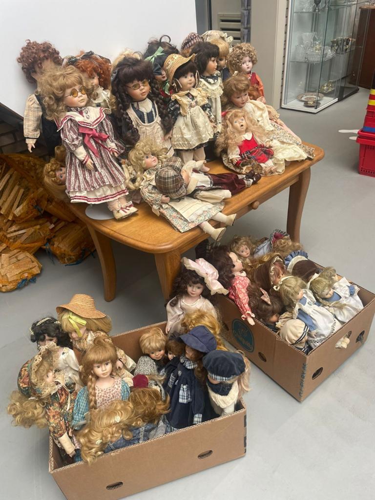 Poppen familie, Ophalen