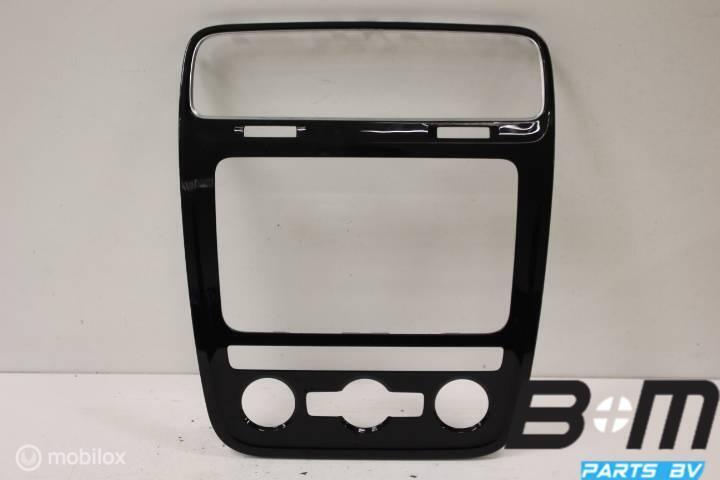 Afdekking radio / clima Volkswagen Scirocco R FL 1K8819728C, Auto-onderdelen, Dashboard en Schakelaars, Gebruikt