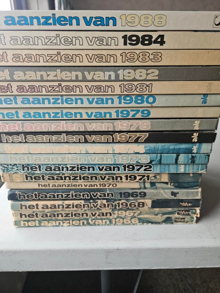 Het Aanzien van 1966 t/m 1988 - Complete serie, Boeken, Ophalen of Verzenden, Gelezen, Overige typen
