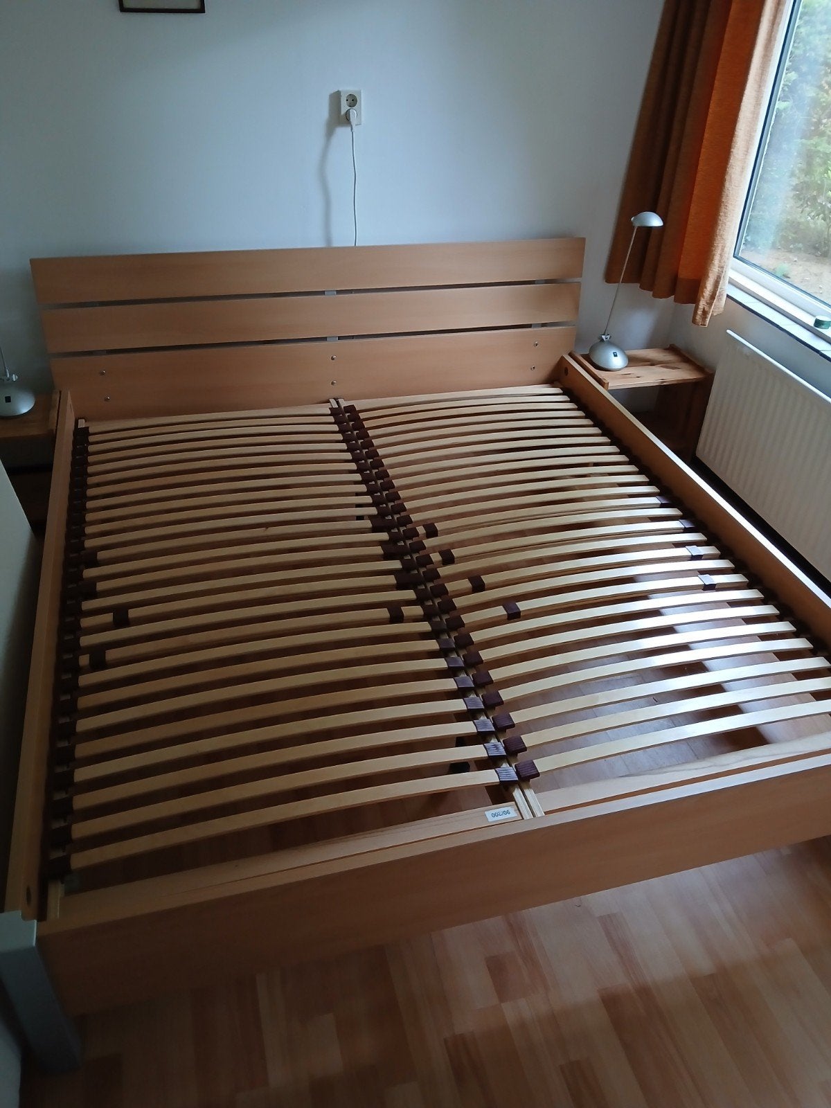 Tweepersoonsbed 180x200cm met lattenbodems en nachtkastjes, Ophalen, Gebruikt, Tweepersoons, 180 cm
