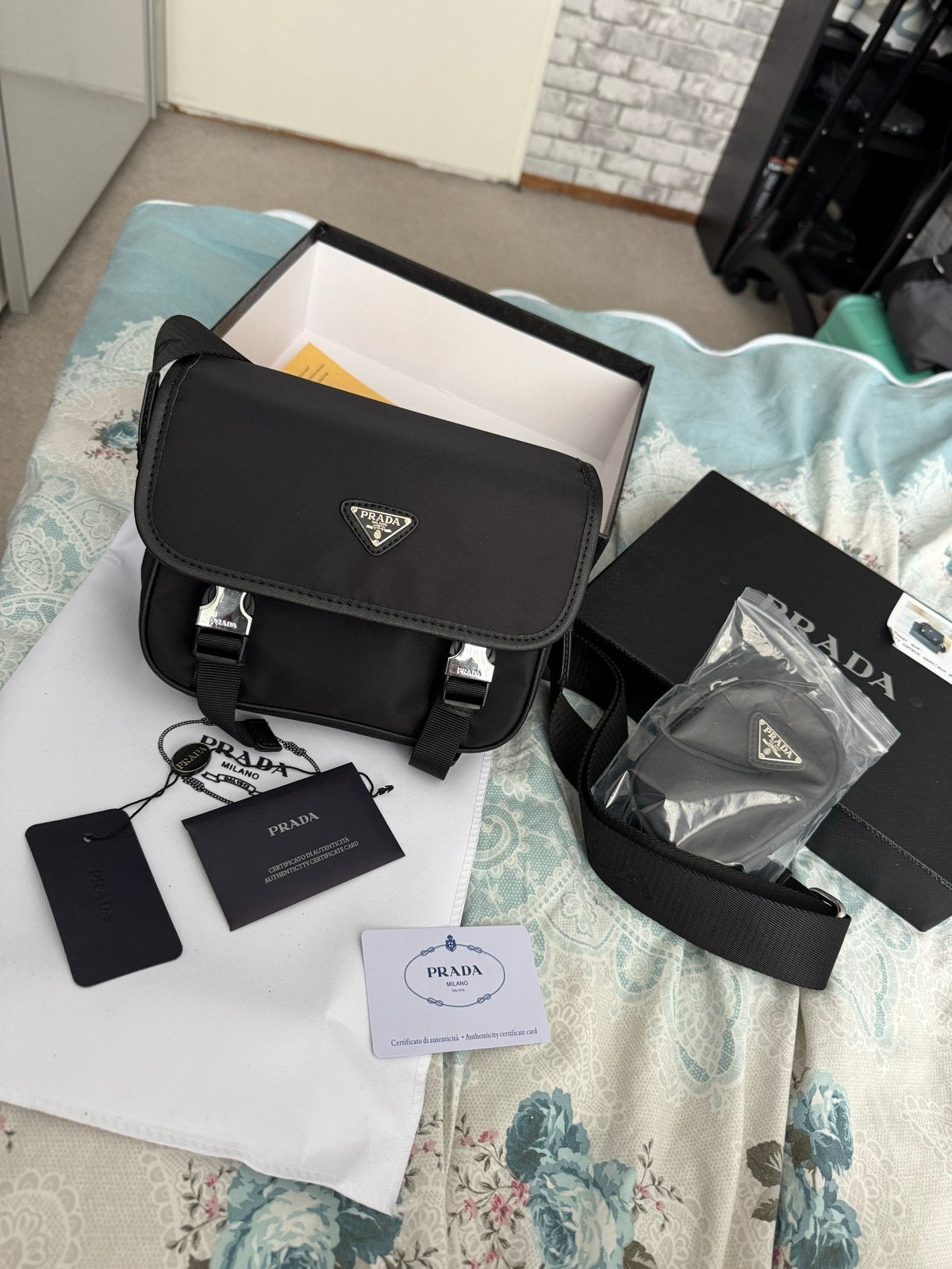 Prada schoudertasje Re-Nylon, Ophalen, Nieuw, Zwart
