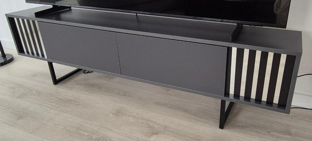 Modern TV-meubel met opbergruimte - Grijs/Zwart, Huis en Inrichting, Modern, Industrieel, 150 tot 200 cm, Zo goed als nieuw, Minder dan 100 cm