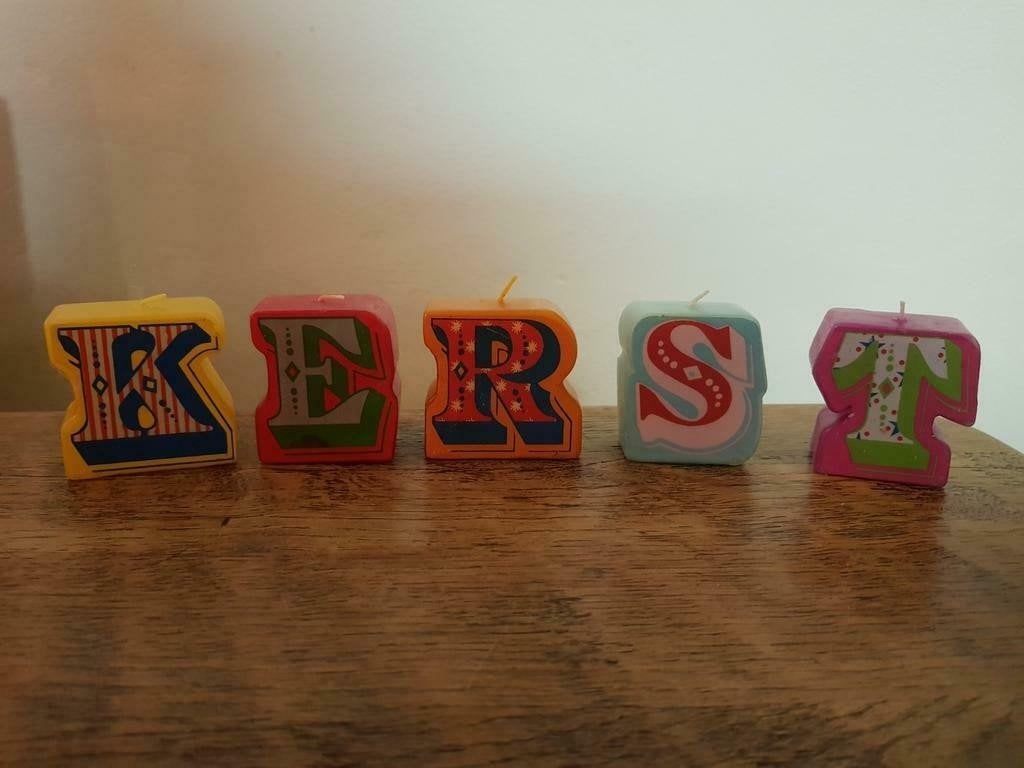 Unieke vintage letterkaarsen "KERST" - set van 5 stuks-5 cm, Diversen, Kerst, Ophalen of Verzenden, Nieuw