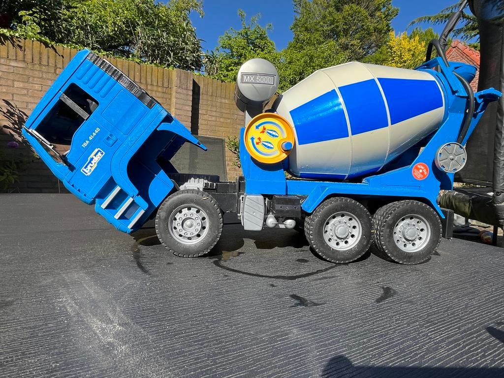 Bruder Cementwagen - Gebruikt Speelgoedvoertuig, Kinderen en Baby's, Speelgoed | Speelgoedvoertuigen, Ophalen, Gebruikt