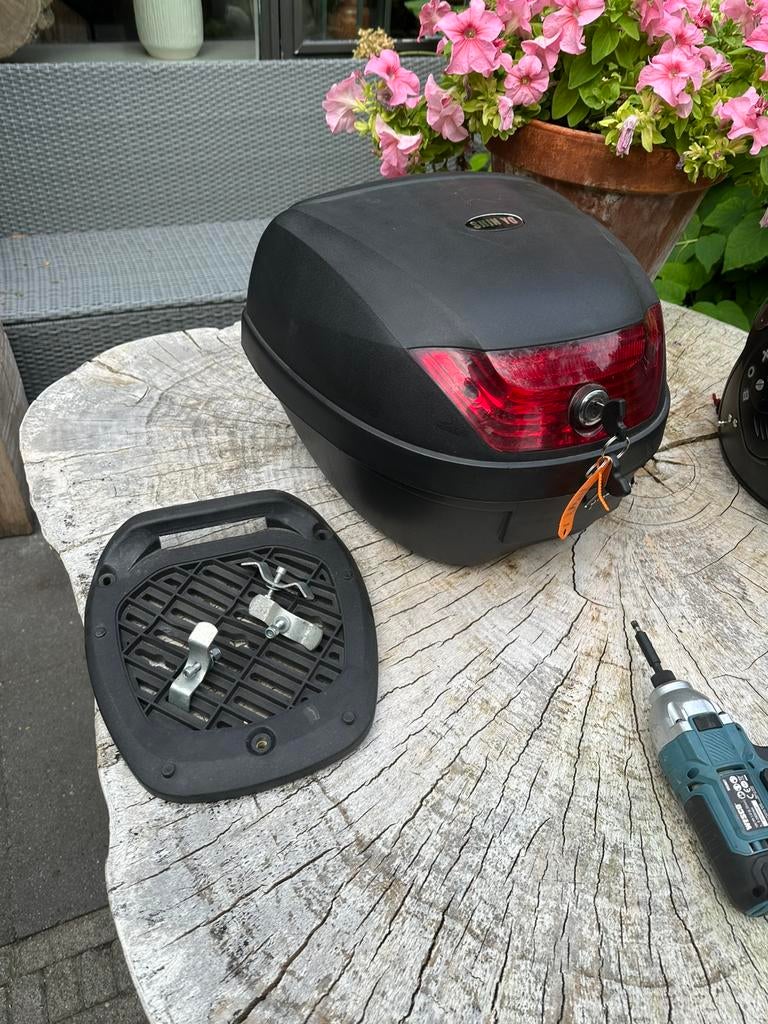 Piaggio zip helm koffer, Motoren, Accessoires | Koffers en Tassen, Ophalen of Verzenden, Zo goed als nieuw