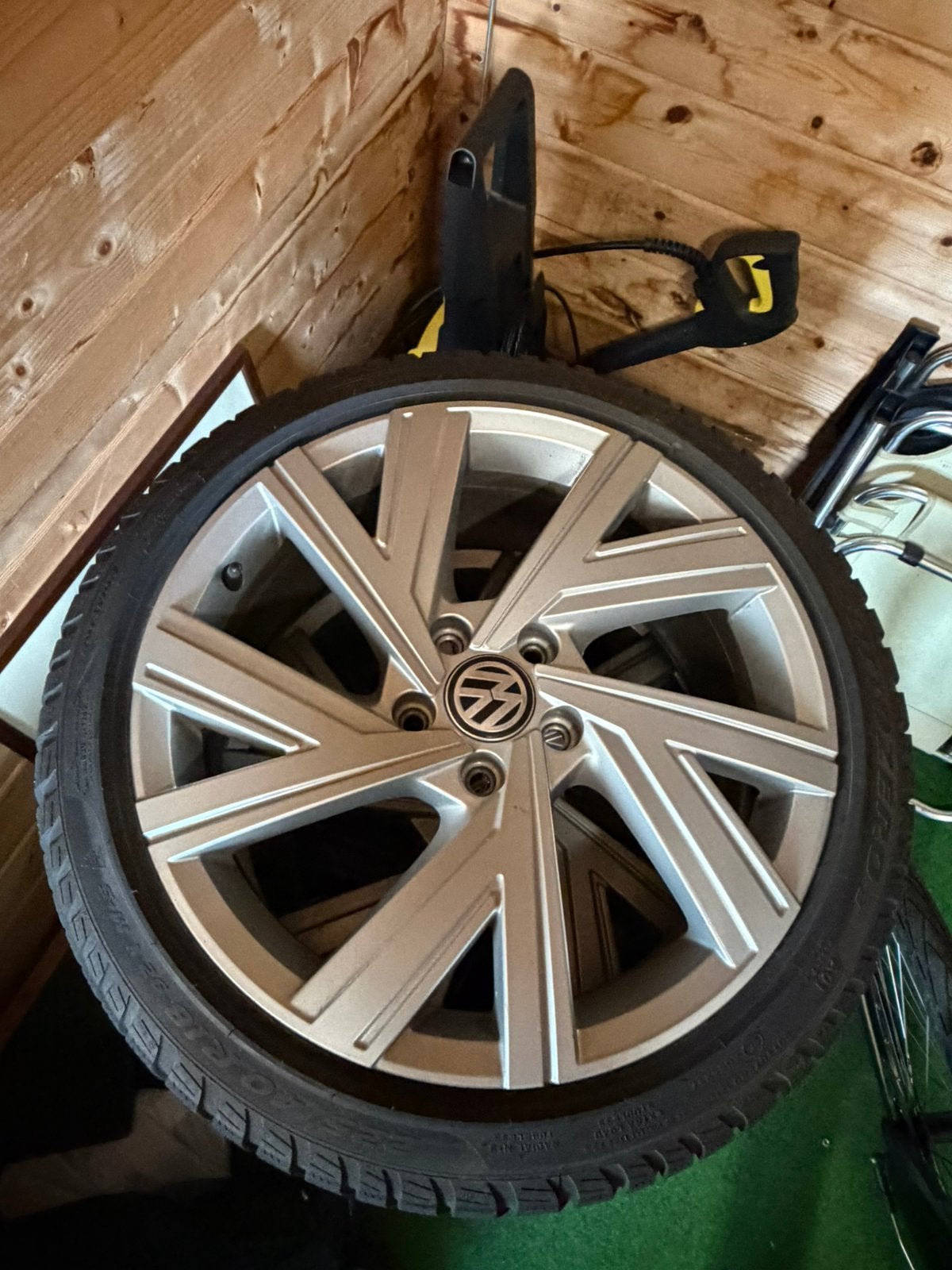 Winterset 18 inch volkswagen, Auto-onderdelen, 18 inch, Banden en Velgen, 235 mm, Winterbanden