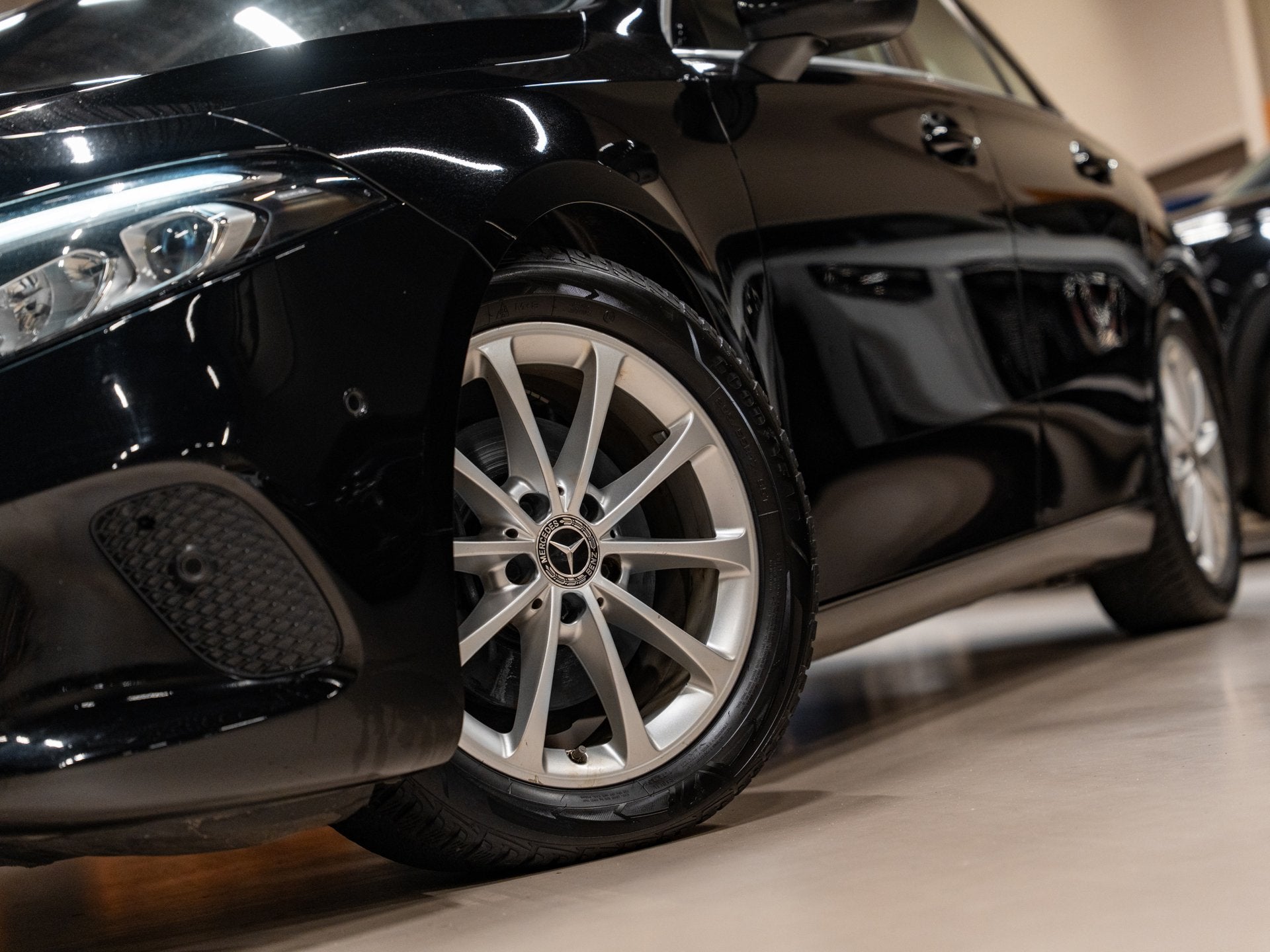 Mercedes-Benz A-klasse 200 Business Solution, Volledig Led,, Dealer onderhouden, Gebruikt, Zwart, 4 cilinders