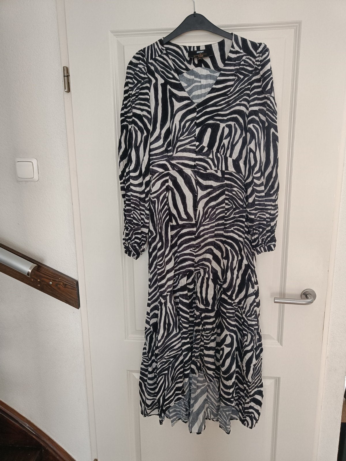 Jurk Eksept (Shoeby) by Fred maat M., Kleding | Dames, Jurken, Ophalen of Verzenden, Zo goed als nieuw, Zwart, Onder de knie