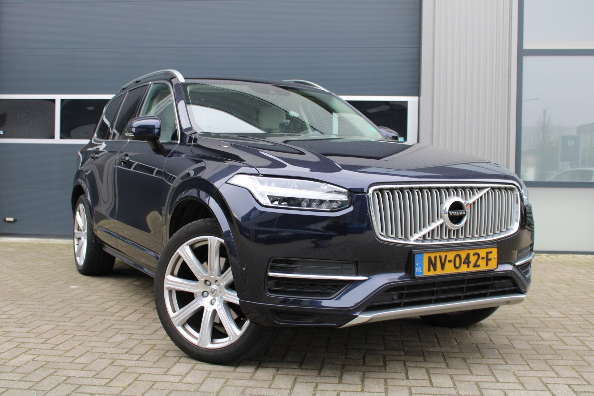 Volvo XC90 2.0 D4 Momentum 7 Zits / Trekhaak / Stoelverwarmi, 1849 kg, 1969 cc, Blauw, 7 stoelen