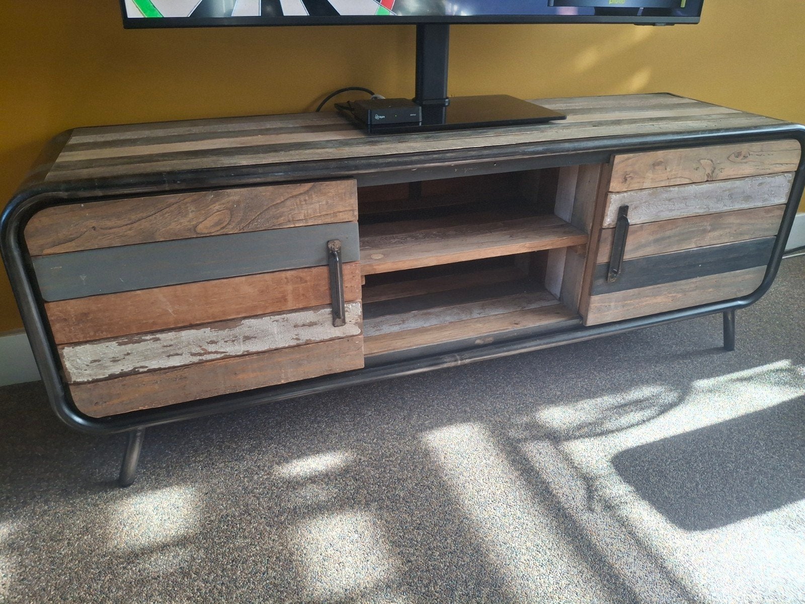 TV meubel 150x40x54 cm - Industrieel design, Gebruikt, 150 tot 200 cm, Minder dan 100 cm, 25 tot 50 cm