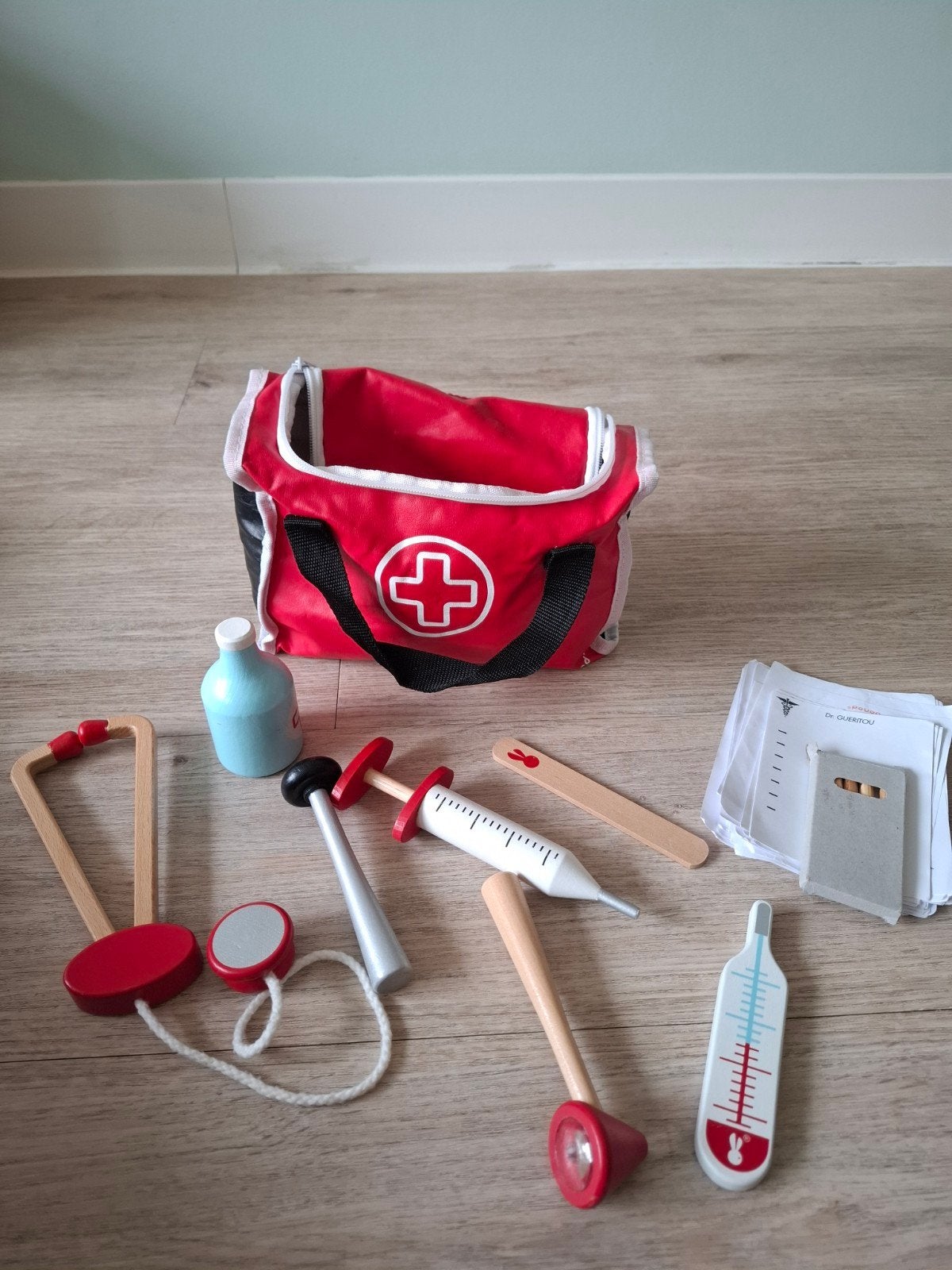 Janod EHBO tasje - Houten doktersset voor kinderen, Ophalen of Verzenden, Zo goed als nieuw, Ontdekken