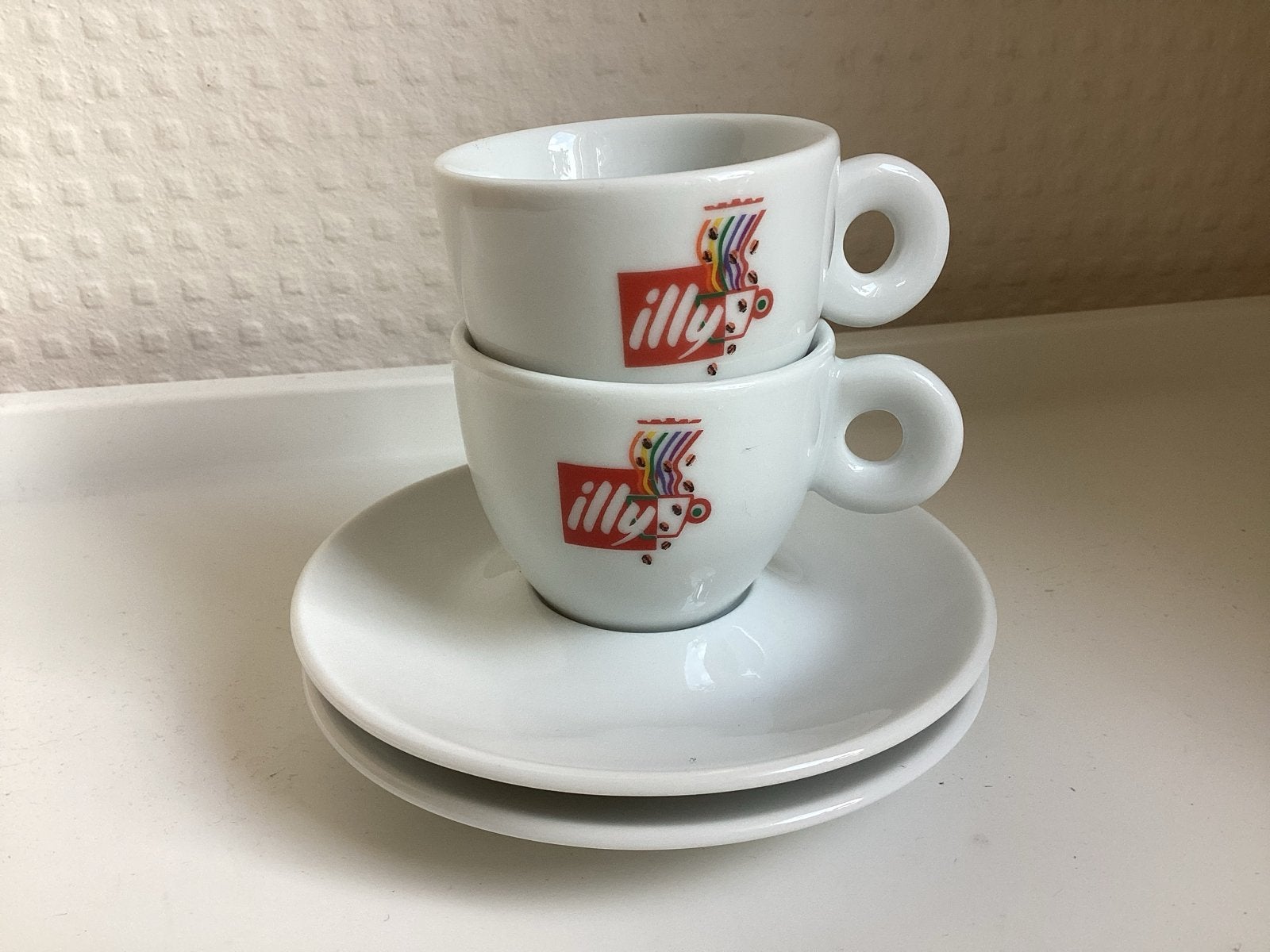 Illy espresso kop en schotel set - 2 stuks, Huis en Inrichting, Keuken | Servies, Ophalen of Verzenden, Zo goed als nieuw, Kop(pen) en/of Schotel(s)