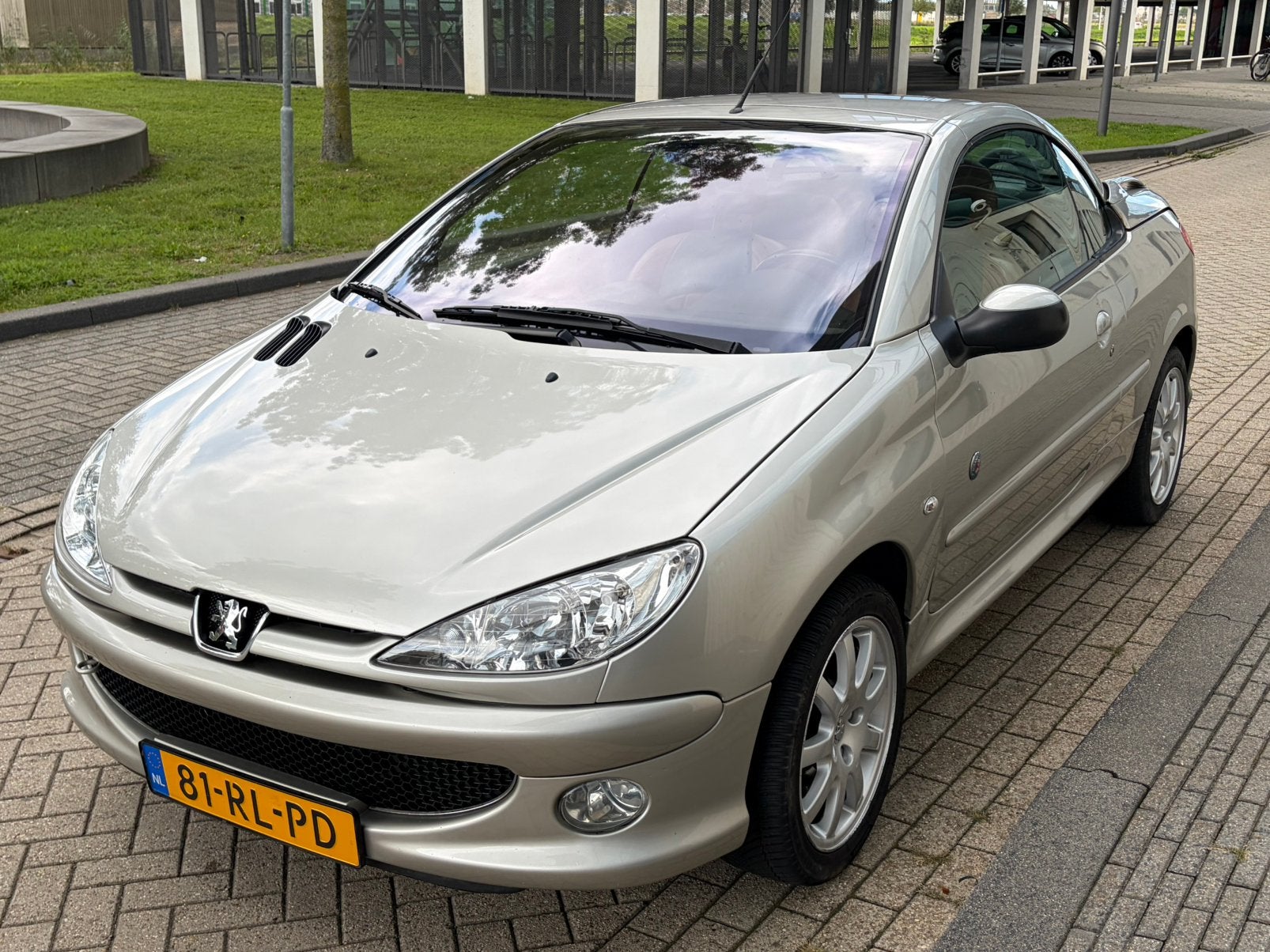 Peugeot 206 CC 1.6 16v Roland Garros, Auto's, Voorwielaandrijving, 4 cilinders, Cabriolet, 4 stoelen