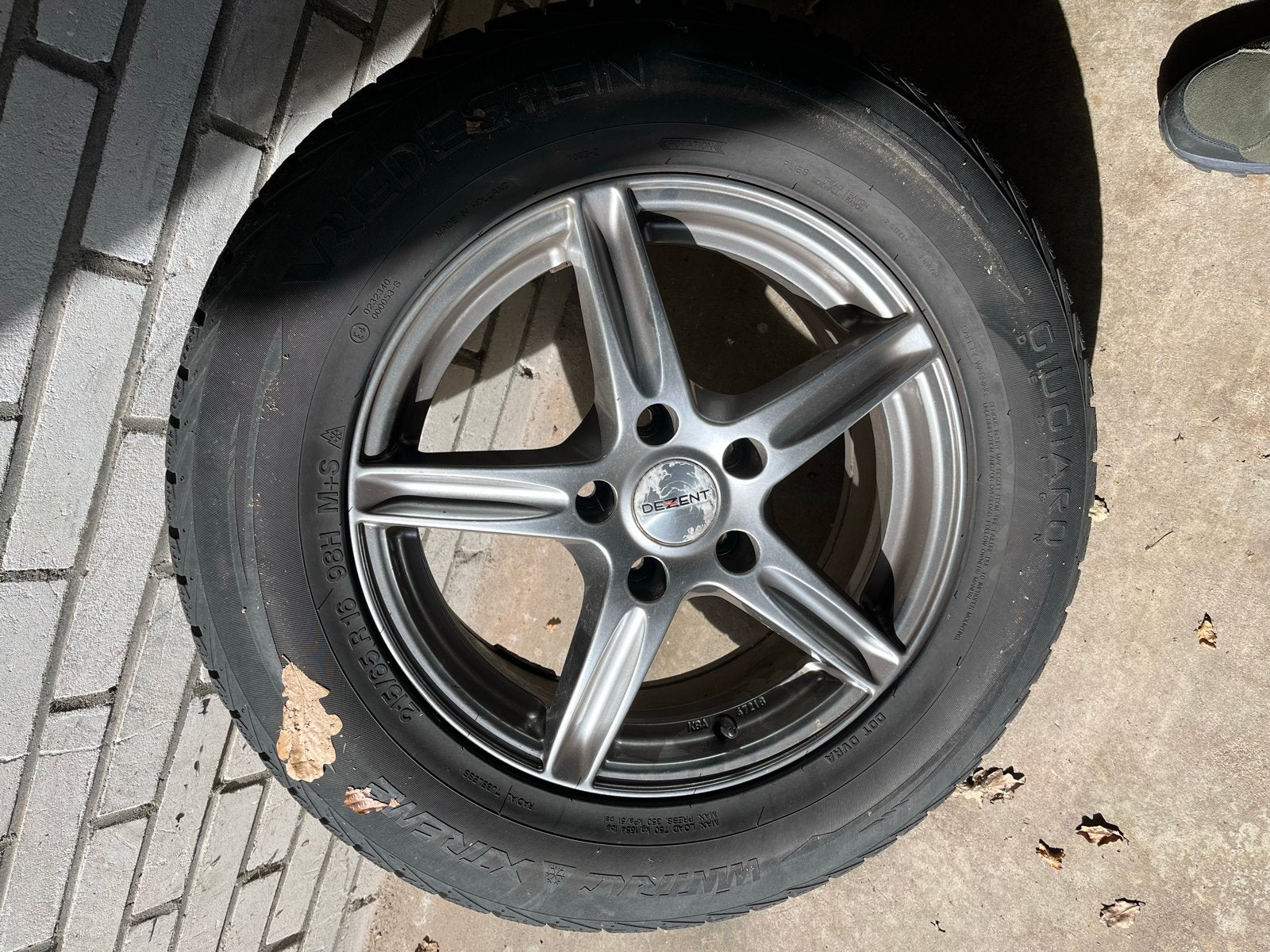 Winterbanden 215/65 R16 met Dezent velgen, 16 inch, Banden en Velgen, Gebruikt, 215 mm