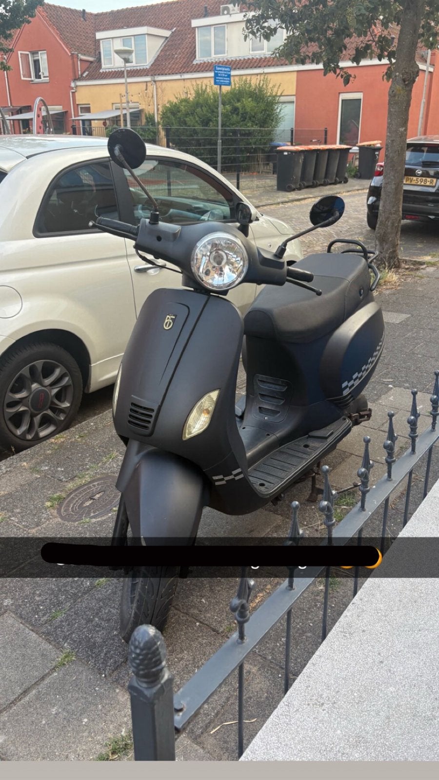 Matzwarte Scooter met schade - Bieden!, Fietsen en Brommers, Ophalen of Verzenden, Gebruikt