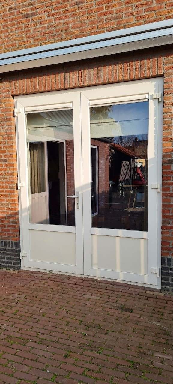 Tuindeuren van kunstof, Doe-het-zelf en Verbouw, Kozijnen en Schuifpuien, Ophalen, Kunststof, Gebruikt, Deurkozijn