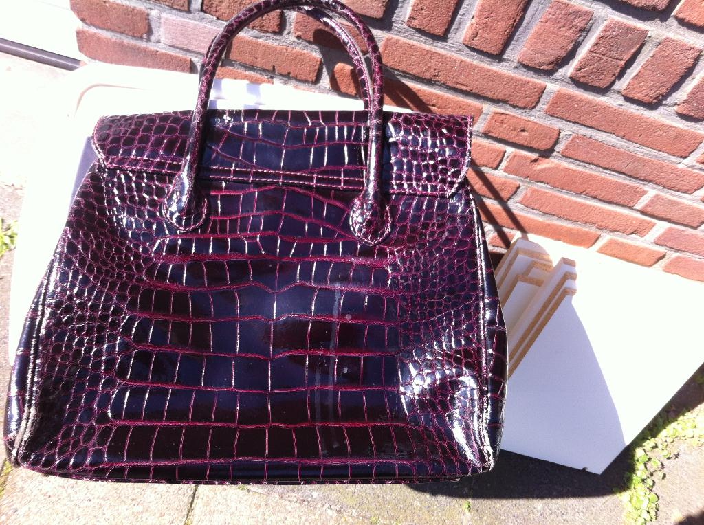 Dames handtassen, leder, Skunkfunk, rood, zwart grijs etc, Sieraden, Tassen en Uiterlijk, Tassen | Damestassen, Zo goed als nieuw