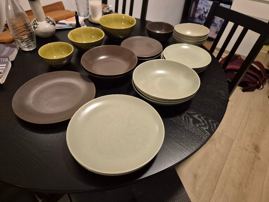 Servies lichtgroen en bruin: borden, soepborden en kommen, Huis en Inrichting, Ophalen, Gebruikt, IKEA, Modern