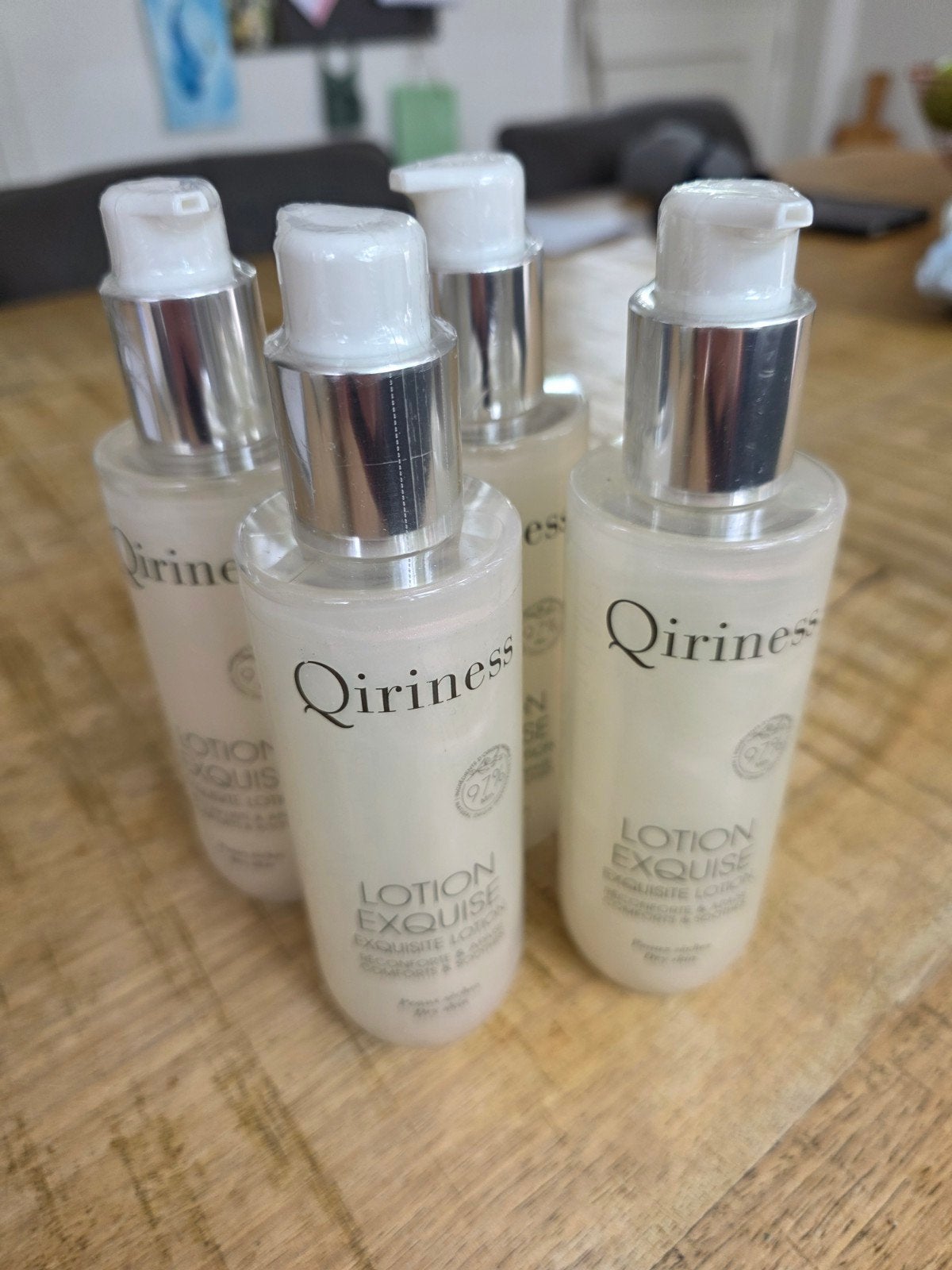4x Qiriness Lotion Exquise - Nieuw & Ongebruikt, Ophalen of Verzenden, Nieuw, Gehele gezicht, Verzorging