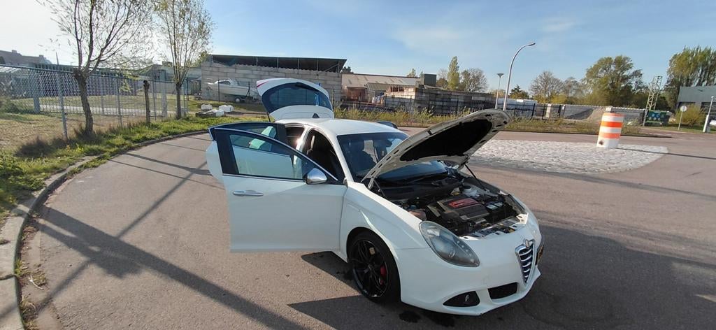 Alfa Romeo Giulietta 1.4 Turbo Multi AIR TCT 2013 Wit, Auto's, Alfa Romeo, Particulier, Giulietta, Airbags, Airconditioning, Android Auto