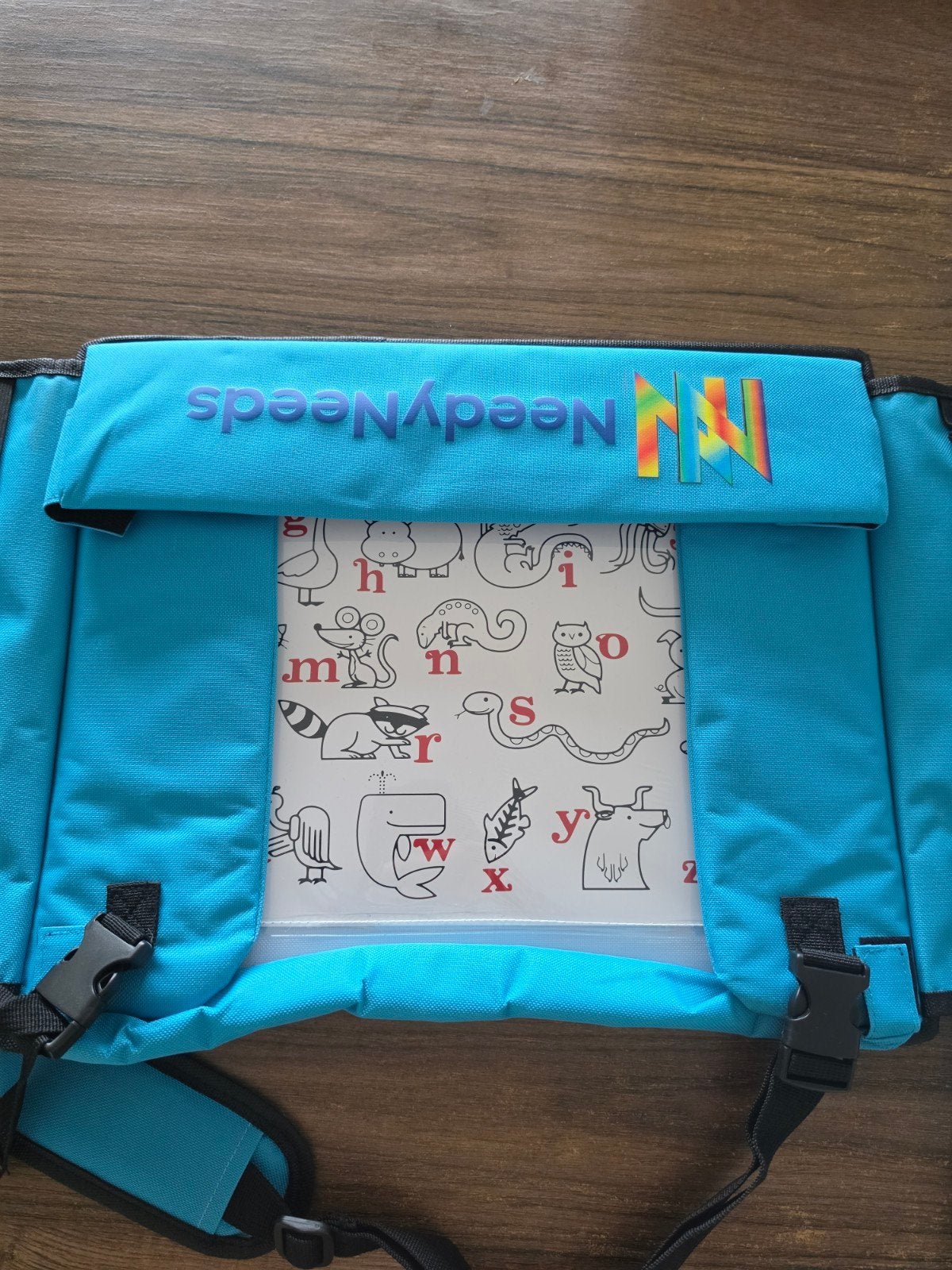 ​Nieuw: NeedyNeeds Kinder Auto Speeltafel / Travel Tray, Ophalen, Nieuw, Blauw, Rugtas