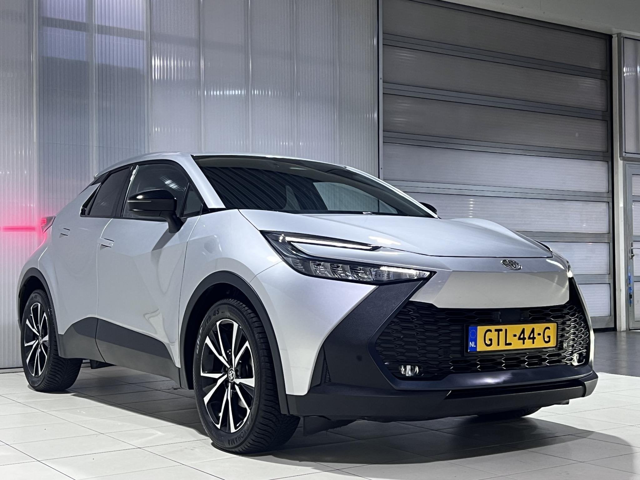 Toyota C-HR 1.8 Hybrid 140 Dynamic Camera, 18'' LM Velgen, A, Dealer onderhouden, Stof, Euro 6, 4 cilinders