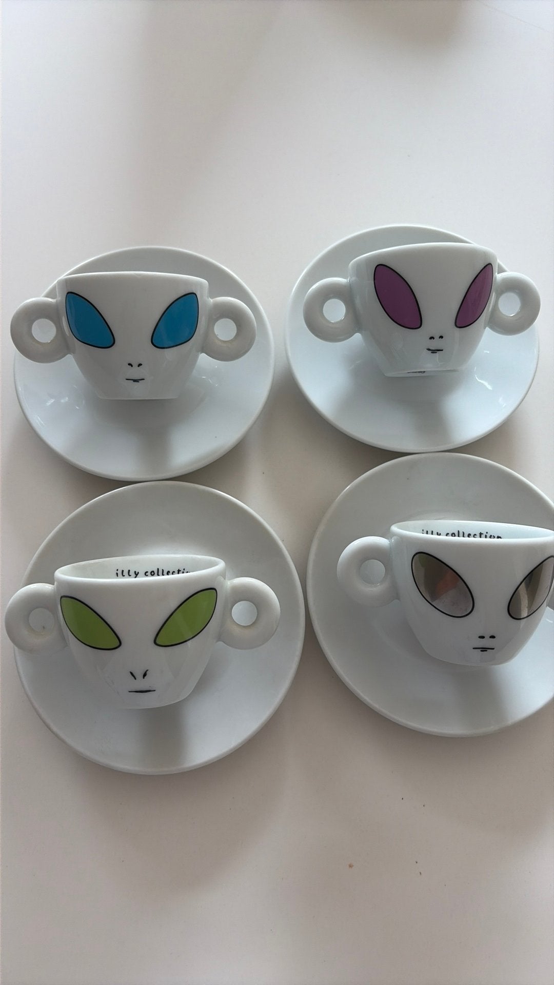 4 Illy espresso kopjes David Byrne gelimiteerd art coll, Verzamelen, Porselein, Kristal en Bestek, Ophalen, Zo goed als nieuw