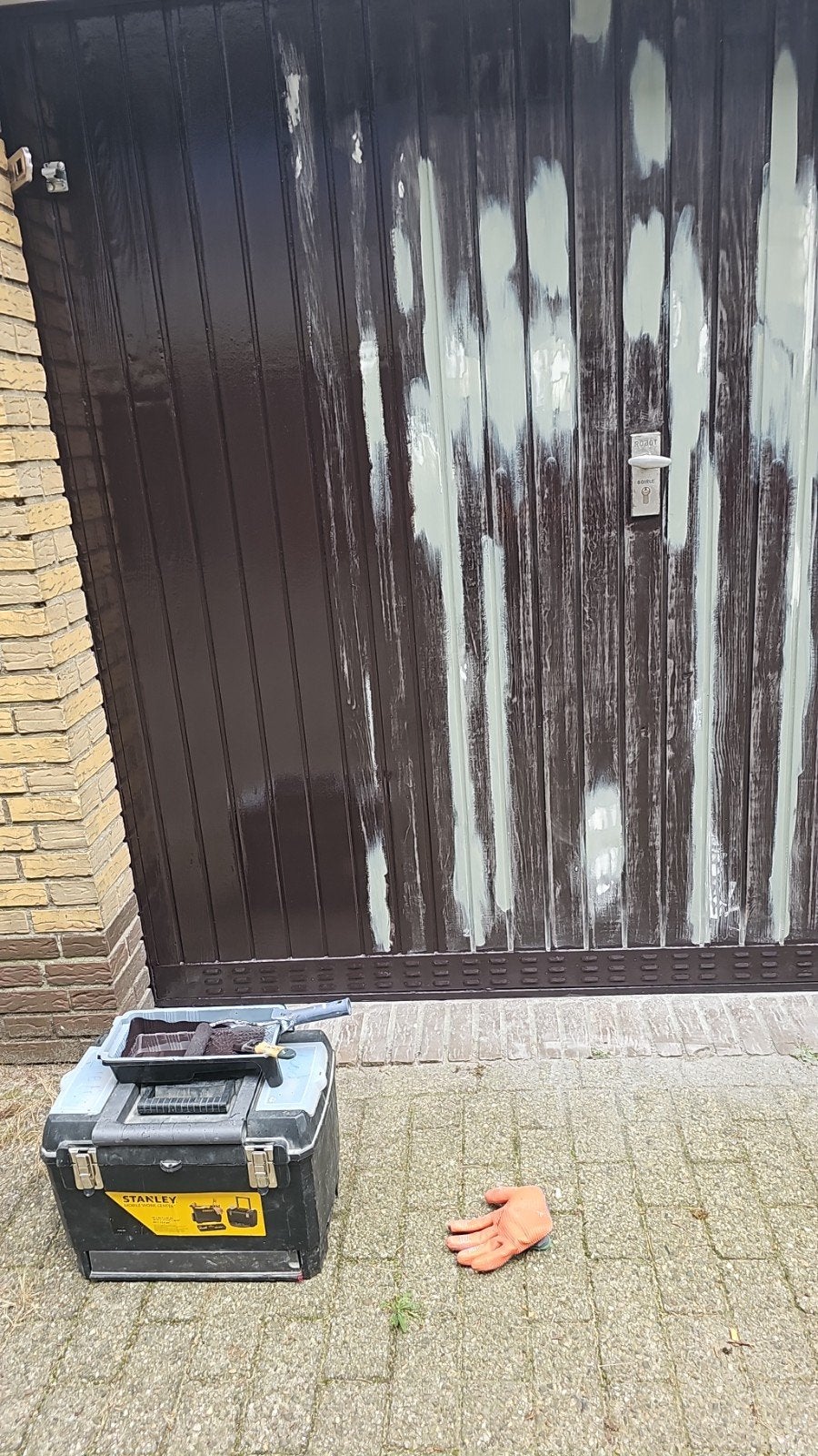 gepensioneerde schilder en klusjesman heeft weer tijd
