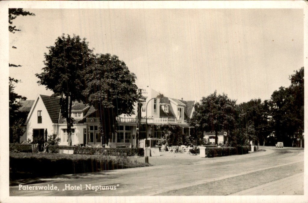 Paterswolde - Hotel Neptunus - exterieur, Ophalen of Verzenden, 1920 tot 1940, Gelopen, Drenthe