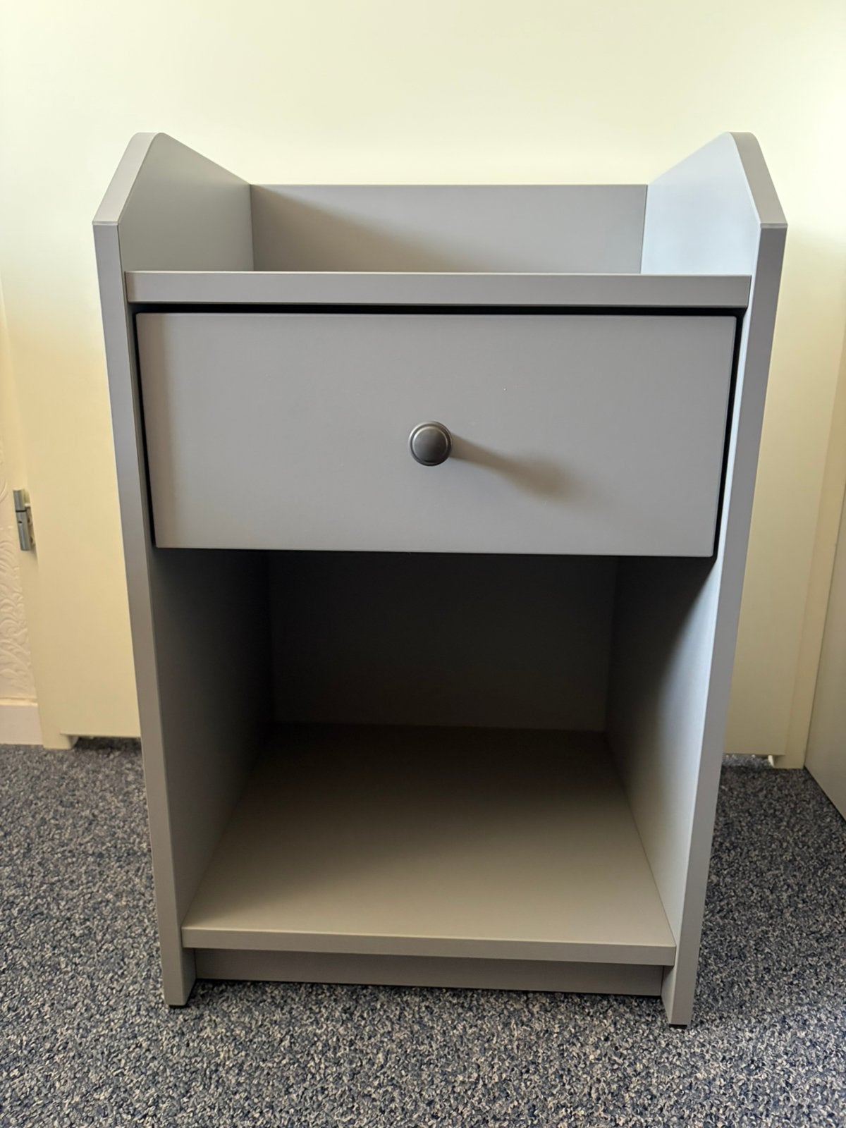 Grijs nachtkastje van Hauga Ikea, Ophalen, Zo goed als nieuw, Minder dan 45 cm, 55 tot 70 cm