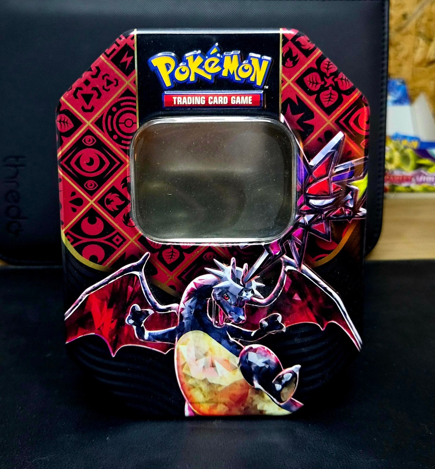 LEGE Charizard Tin Paldean Fates, Hobby en Vrije tijd, Verzamelkaartspellen | Pokémon, Ophalen of Verzenden, Zo goed als nieuw