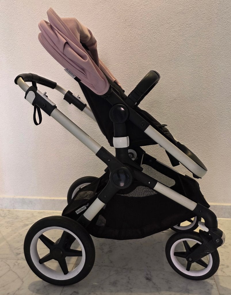 Bugaboo Fox 2 roze/zwart met regenkap,winterzak en reiswieg, Gebruikt, Bugaboo, Verstelbare duwstang, Ophalen
