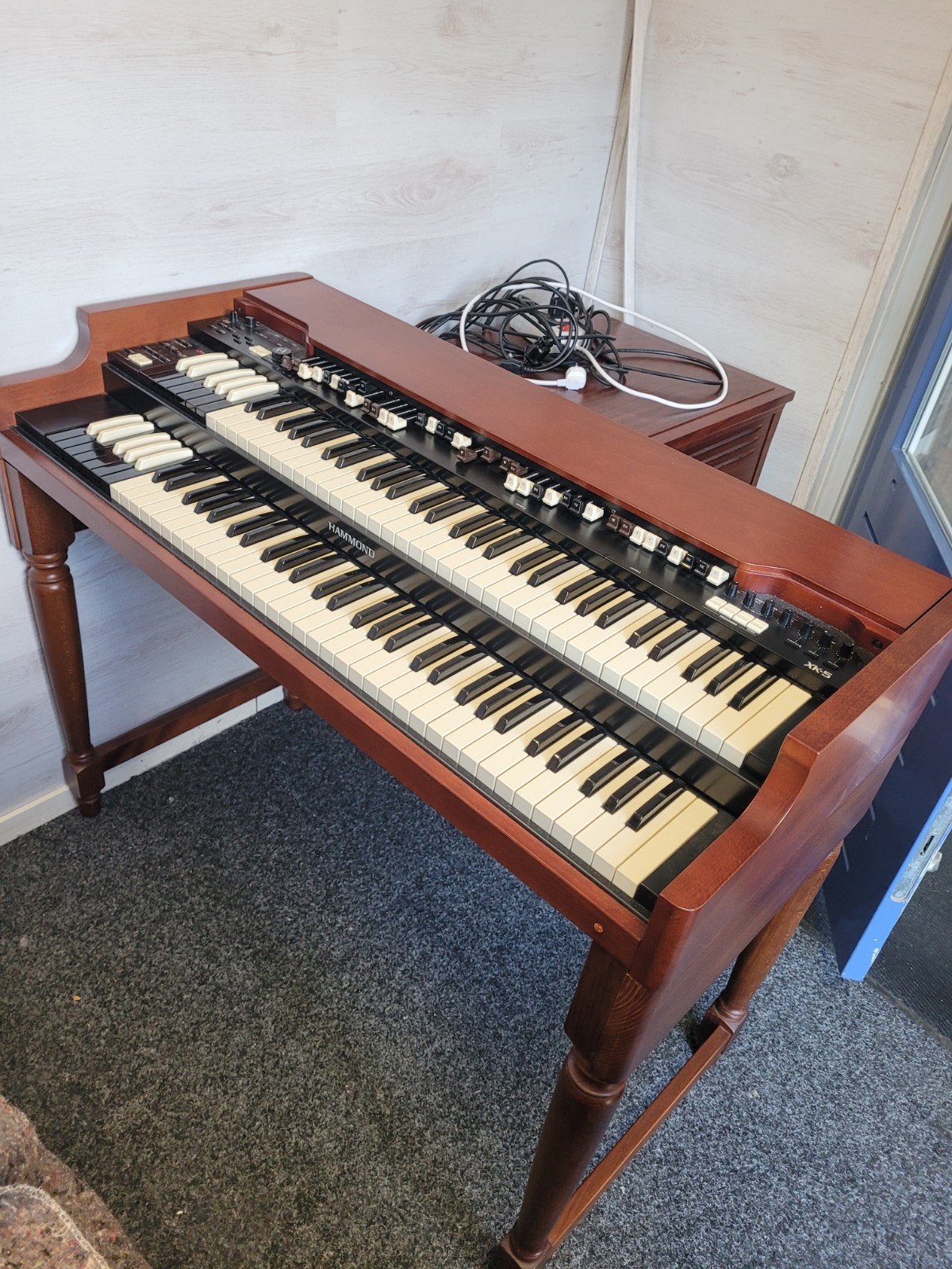 Hammond xk5 met volumepedaal, Ophalen, Zo goed als nieuw, 2 klavieren