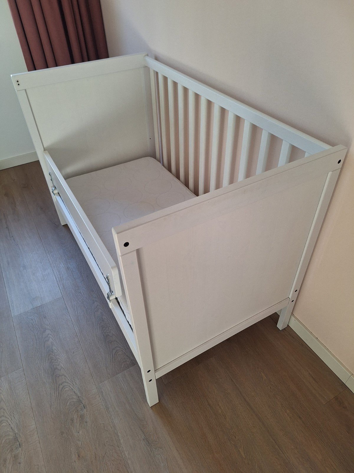 IKEA Sundvik ledikant met verstelbare bodem en matras, Ophalen, Gebruikt, Ledikant