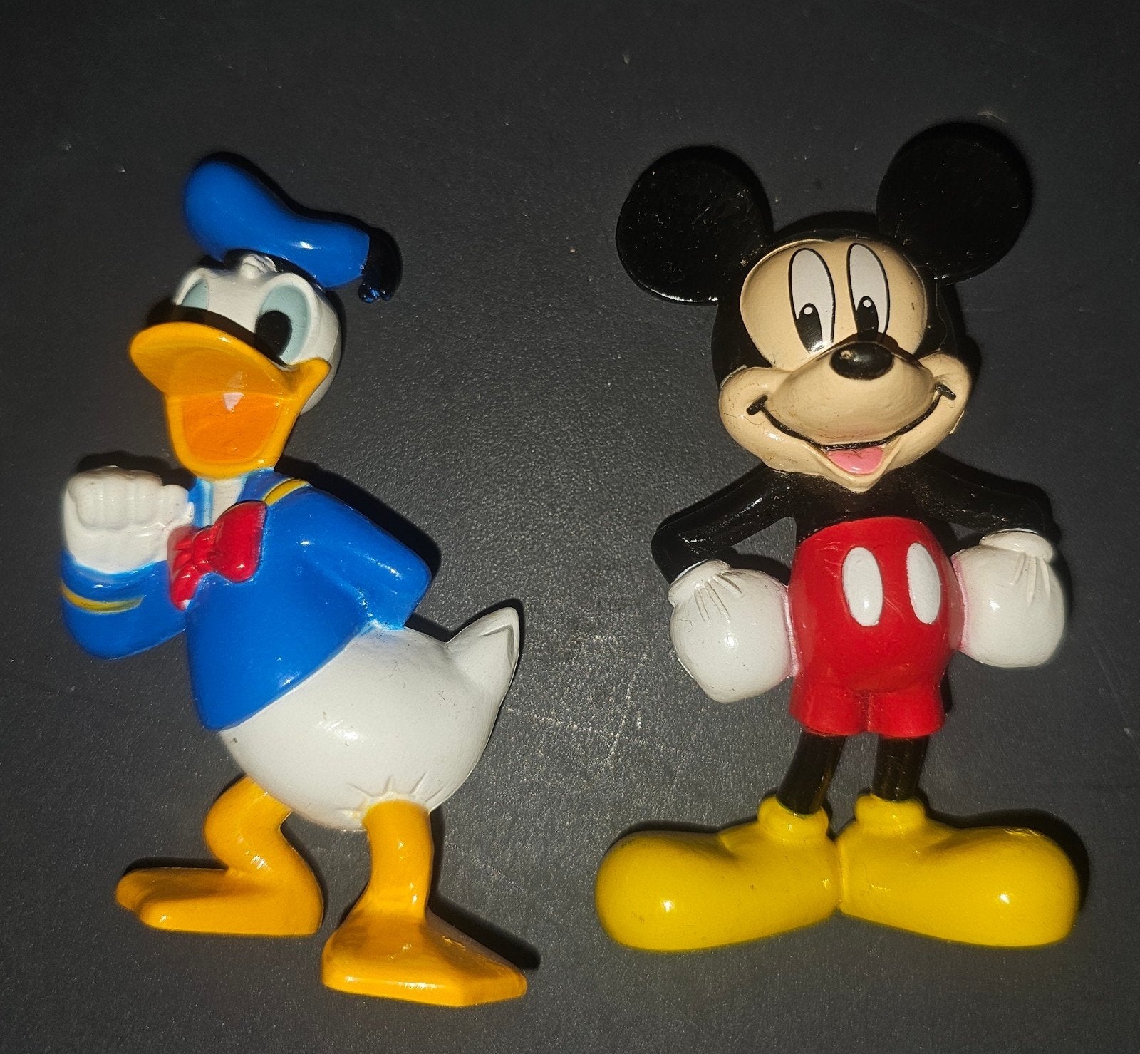 Mickey Mouse en Donald Duck beeldjes, Ophalen of Verzenden, Donald Duck, Zo goed als nieuw, Beeldje of Figuurtje