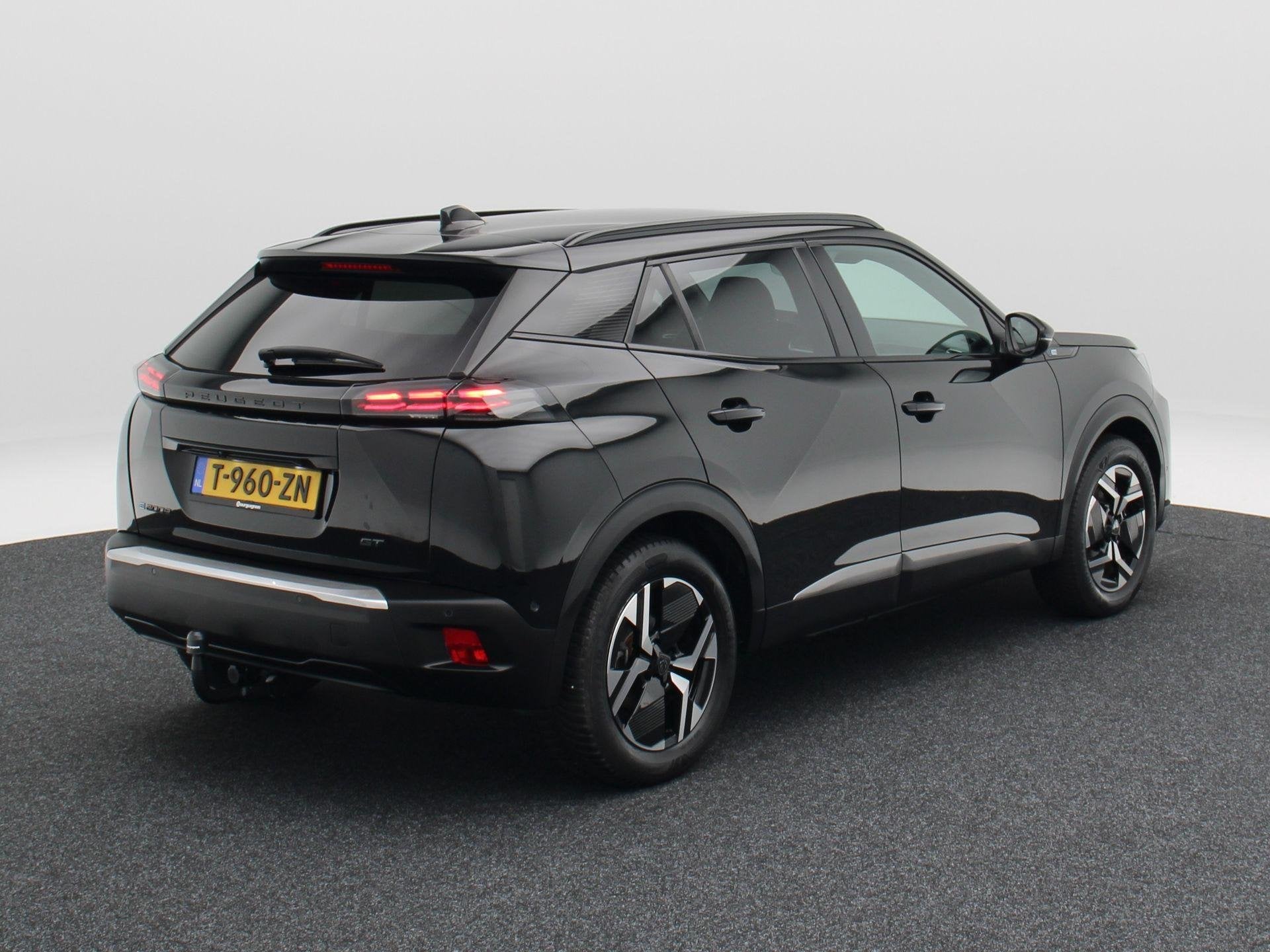 Peugeot e-2008 EV GT 54 kWh 156 Pk | Nieuw Model | Adaptive, Dealer onderhouden, Gebruikt, 156 pk, Zwart