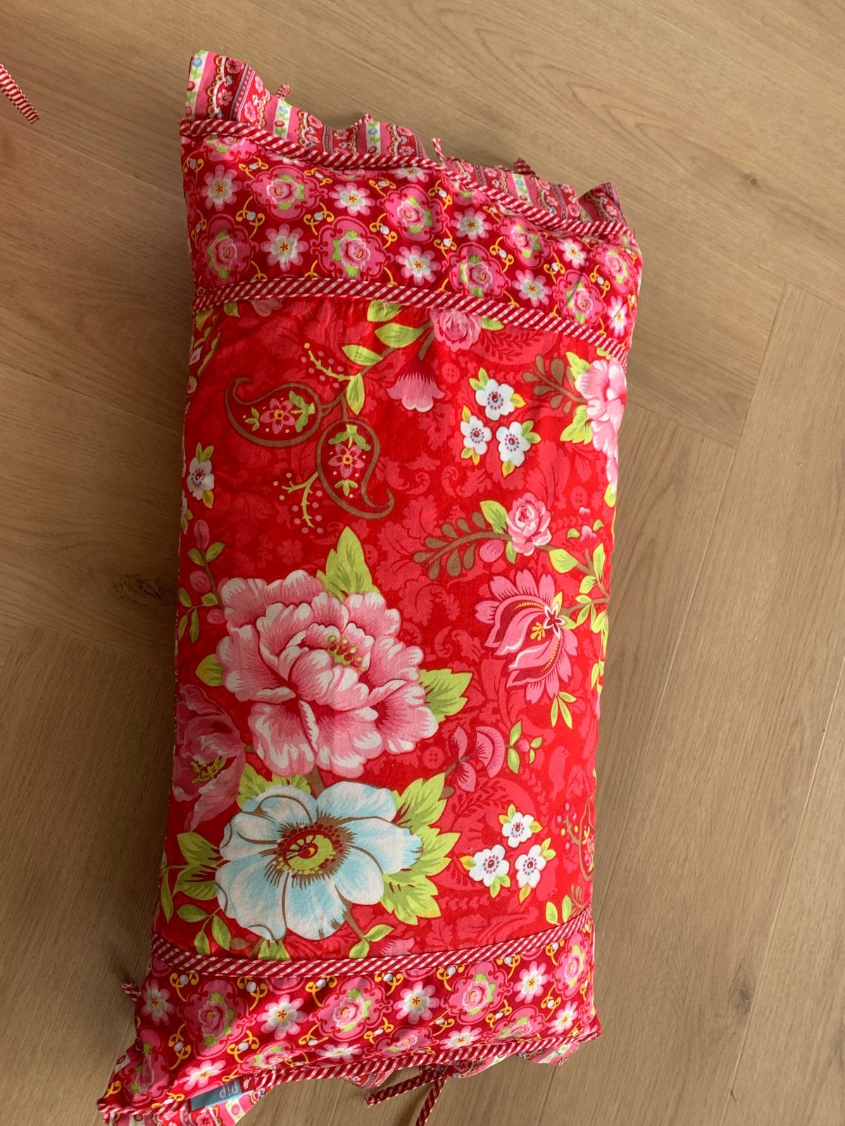 Pip Studio rood sierkussen met bloemenprint, Ophalen, Zo goed als nieuw, Sierkussen, Rechthoekig
