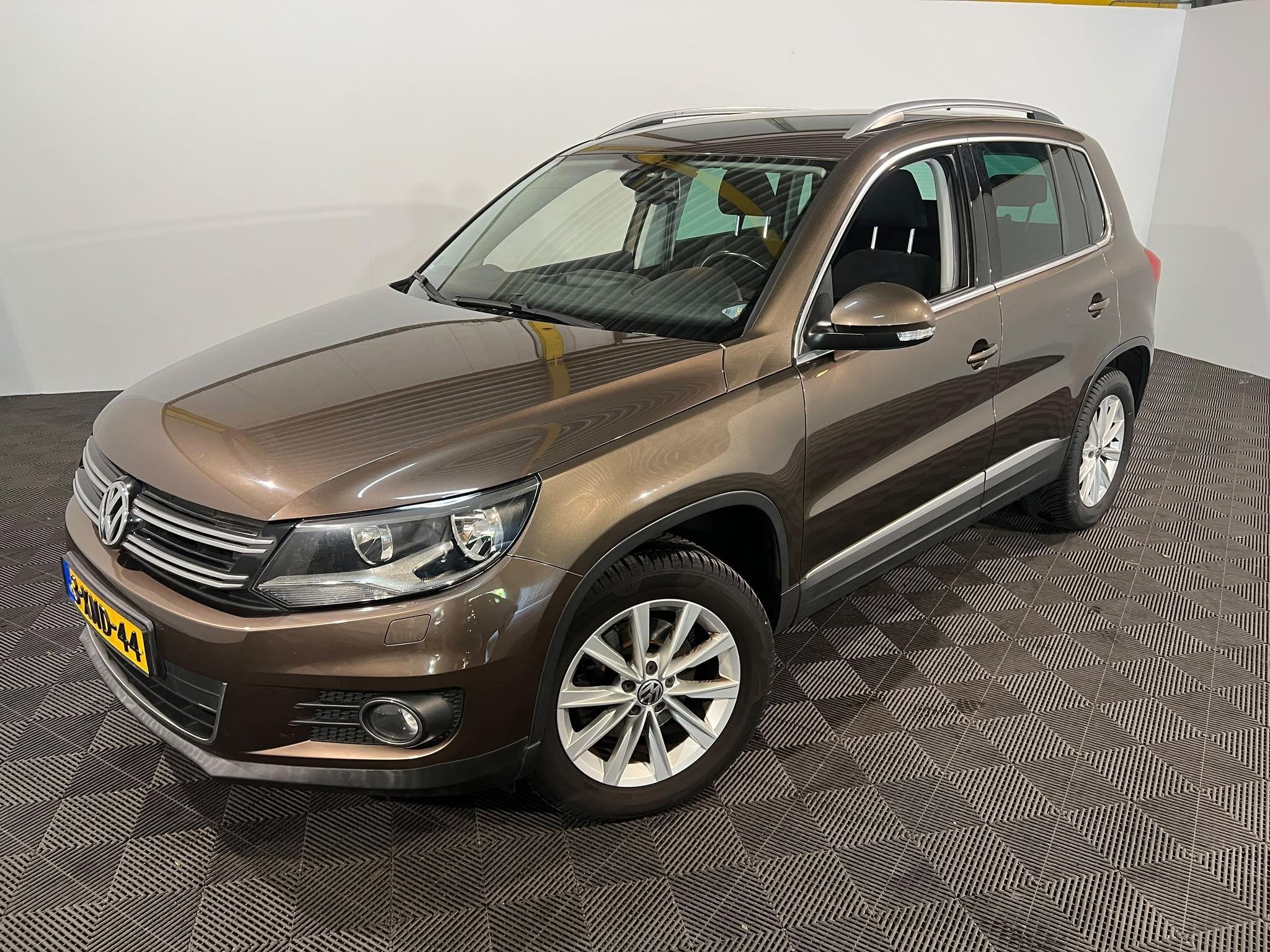 Volkswagen Tiguan 1.4 TSI Sport&Style, Voorwielaandrijving, Euro 5, 15 km/l, Zwart